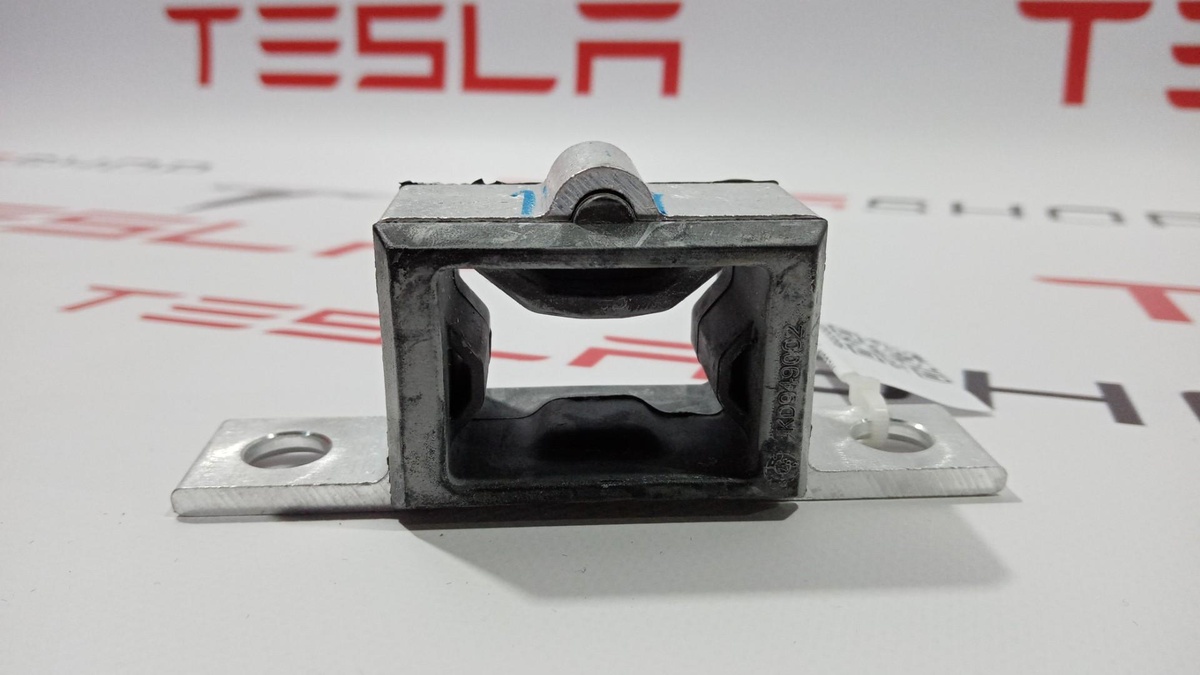 Кронштейн к Tesla Model Y 2020