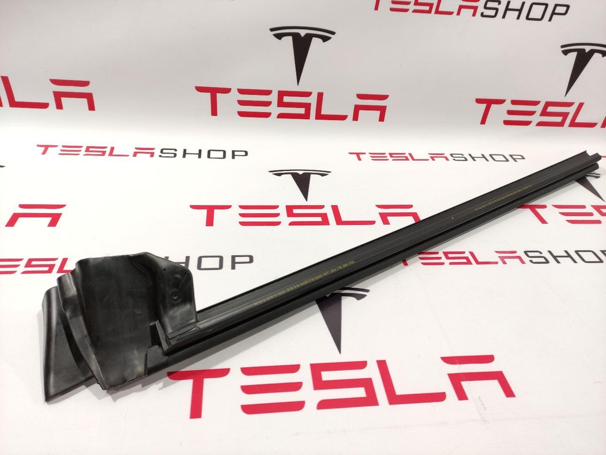 Уплотнитель к Tesla Model 3 2020