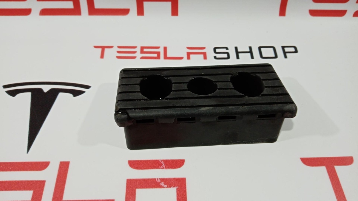Опора под домкрат (поддомкратная подушка) к Tesla Model S 2015