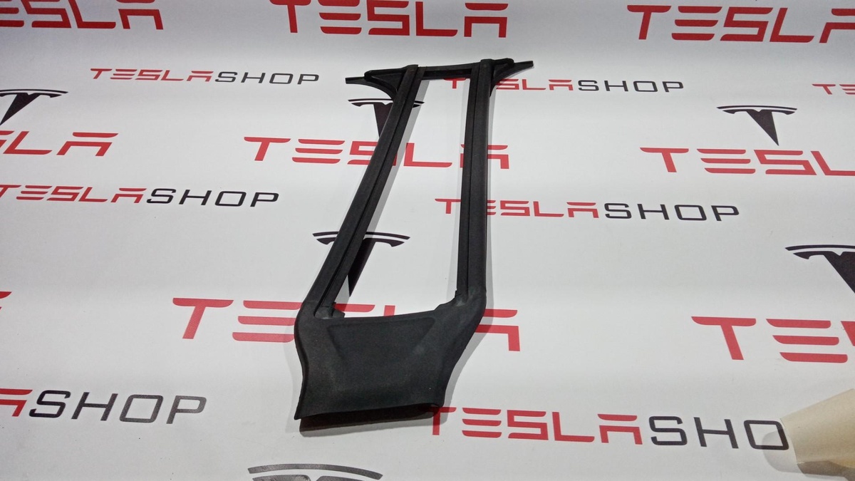 Уплотнитель к Tesla Model Y 2020