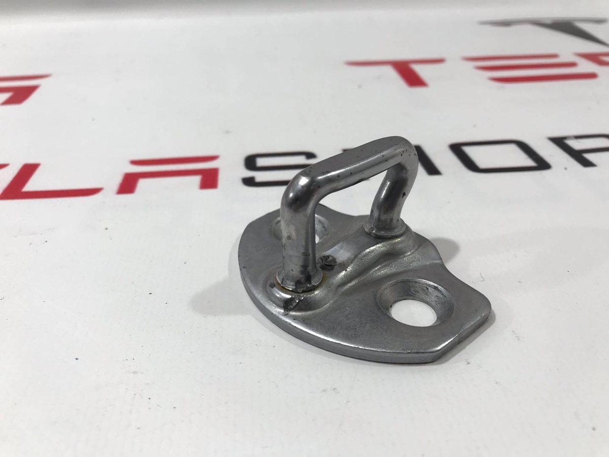 Петля двери к Tesla Model 3 2020