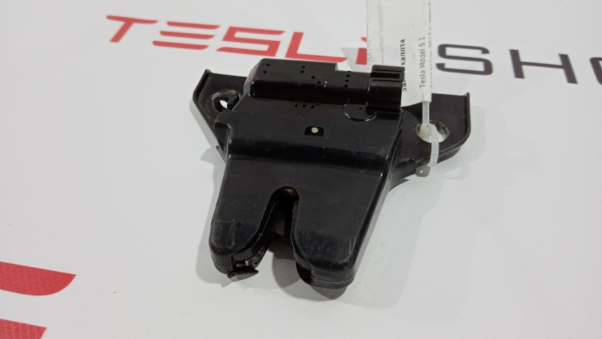 Замок капота к Tesla Model S 2012