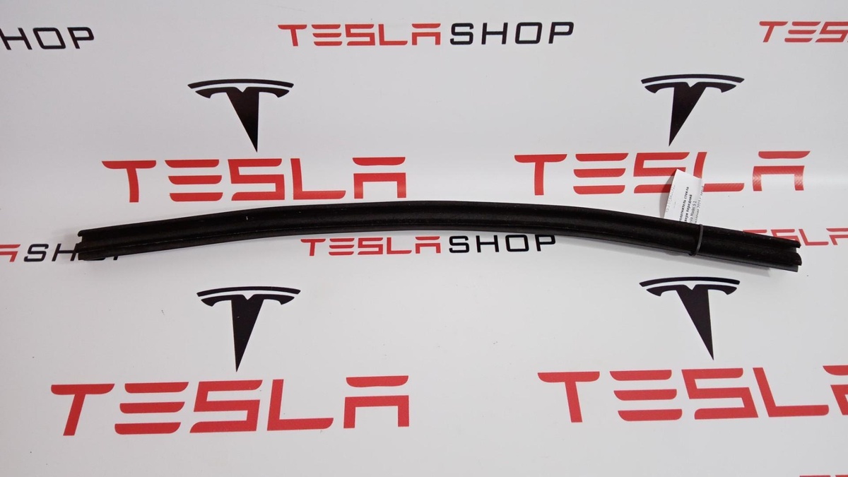 Уплотнитель к Tesla Model S 2015