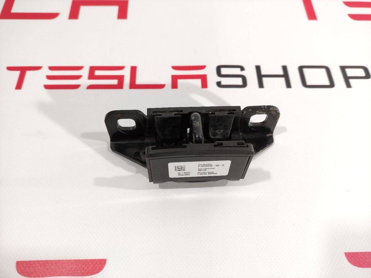 Петля двери к Tesla Model X 2016