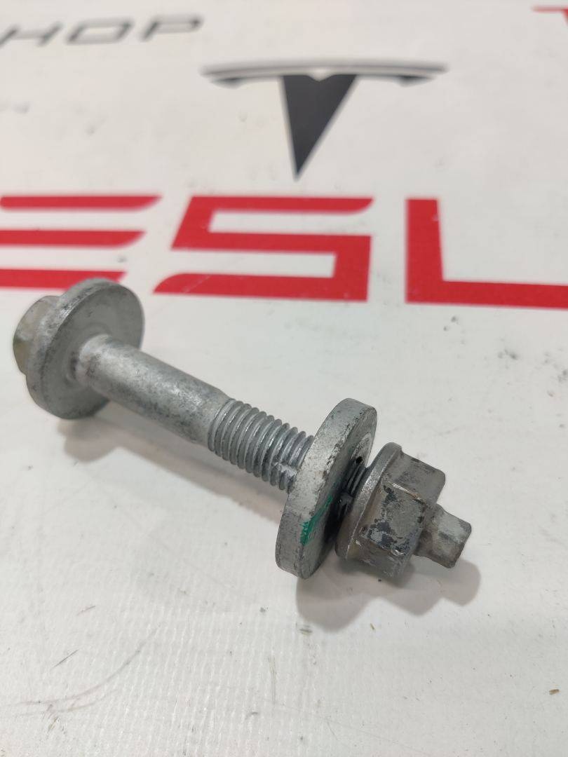 Болт развальный к Tesla Model 3 2019