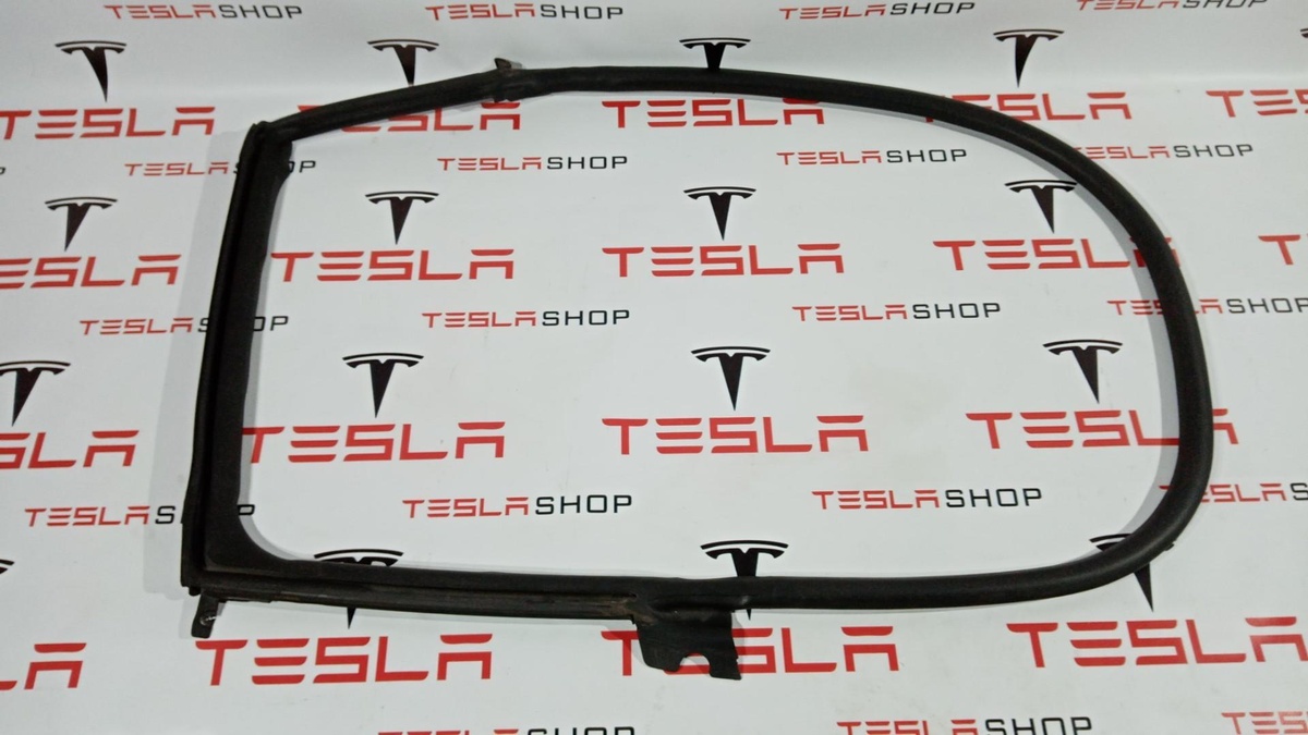 Уплотнитель к Tesla Model S 2015