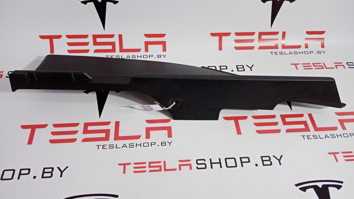 Молдинг крышки багажника к Tesla Model S 2015