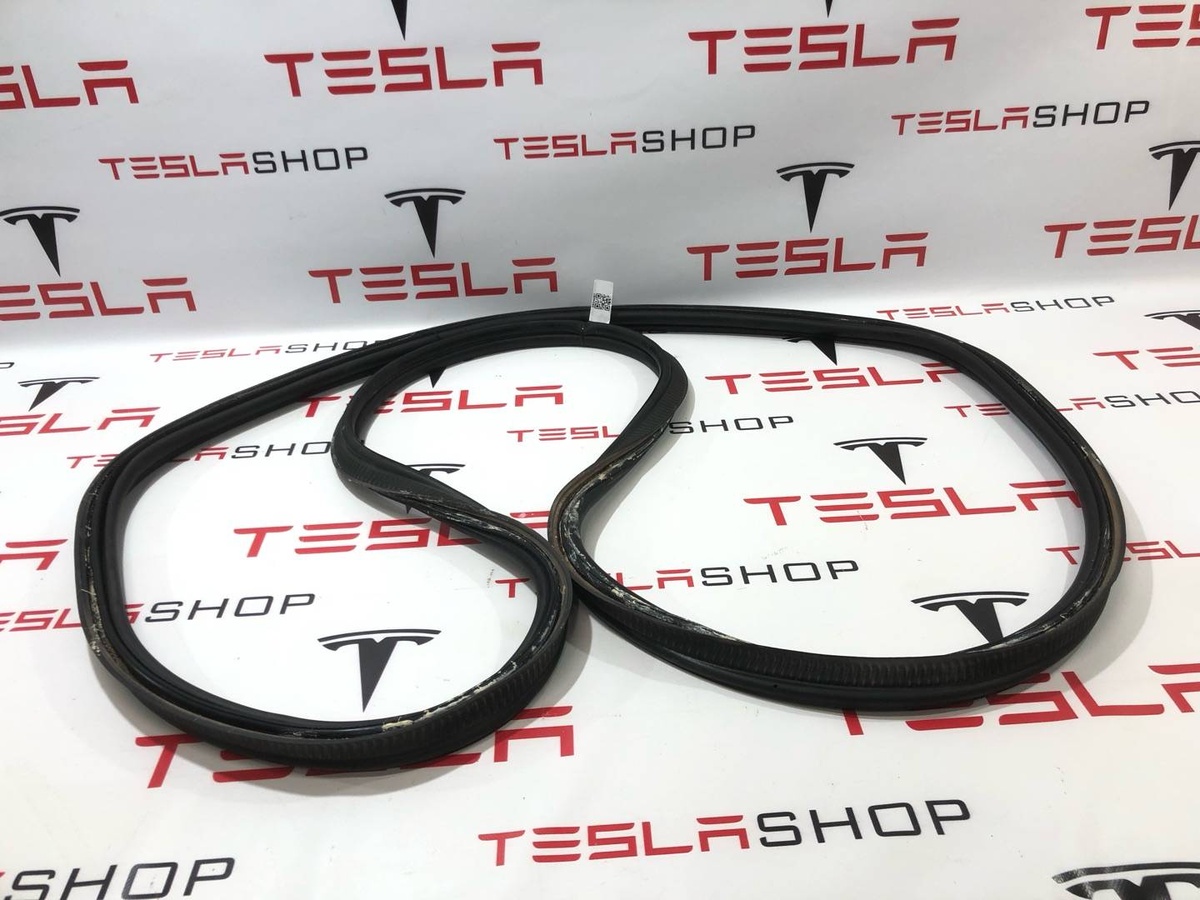 Уплотнитель багажника к Tesla Model X 2019