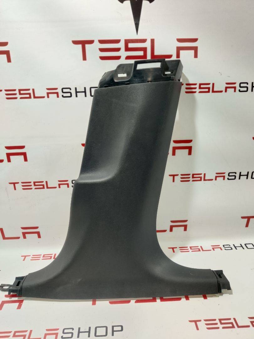 Обшивка стойки к Tesla Model 3 2019