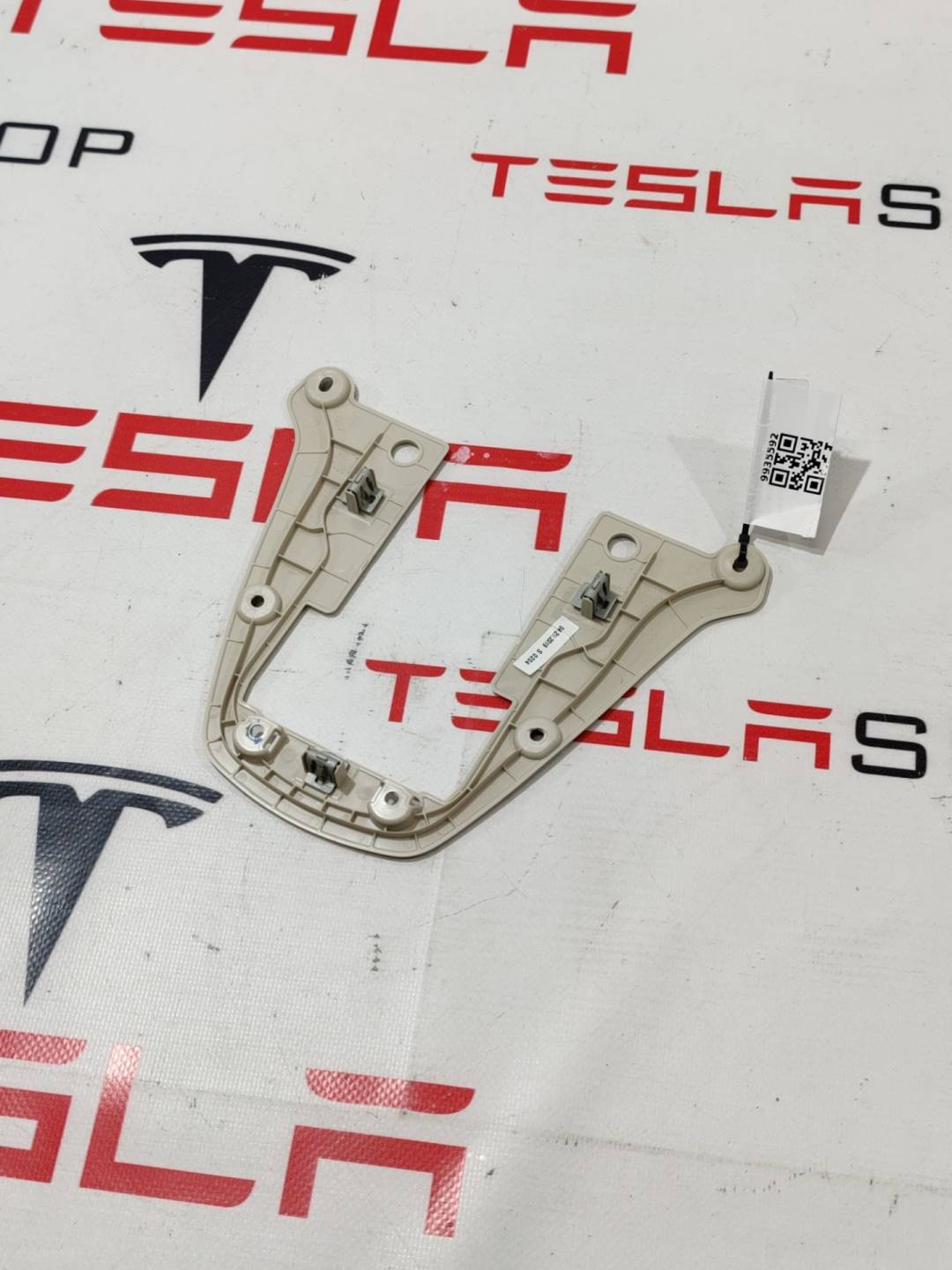 Подголовник к Tesla Model X 2019
