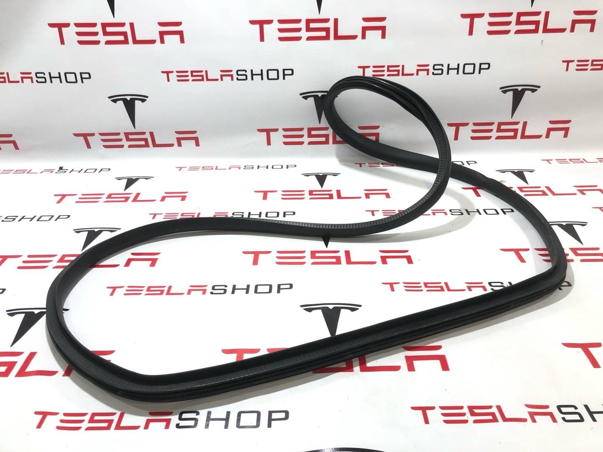 Уплотнитель к Tesla Model Y 2021