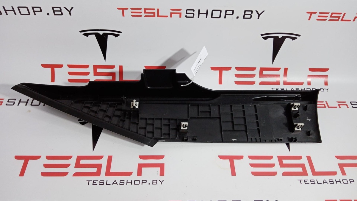 Молдинг крышки багажника к Tesla Model S 2015