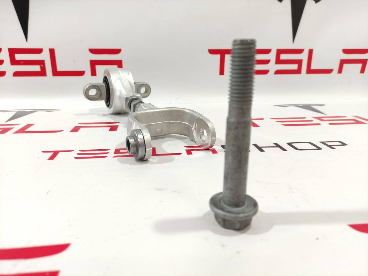 Болт к Tesla Model S 2022