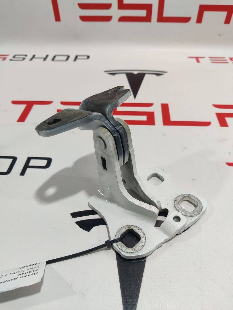 Петля двери к Tesla Model 3 2019