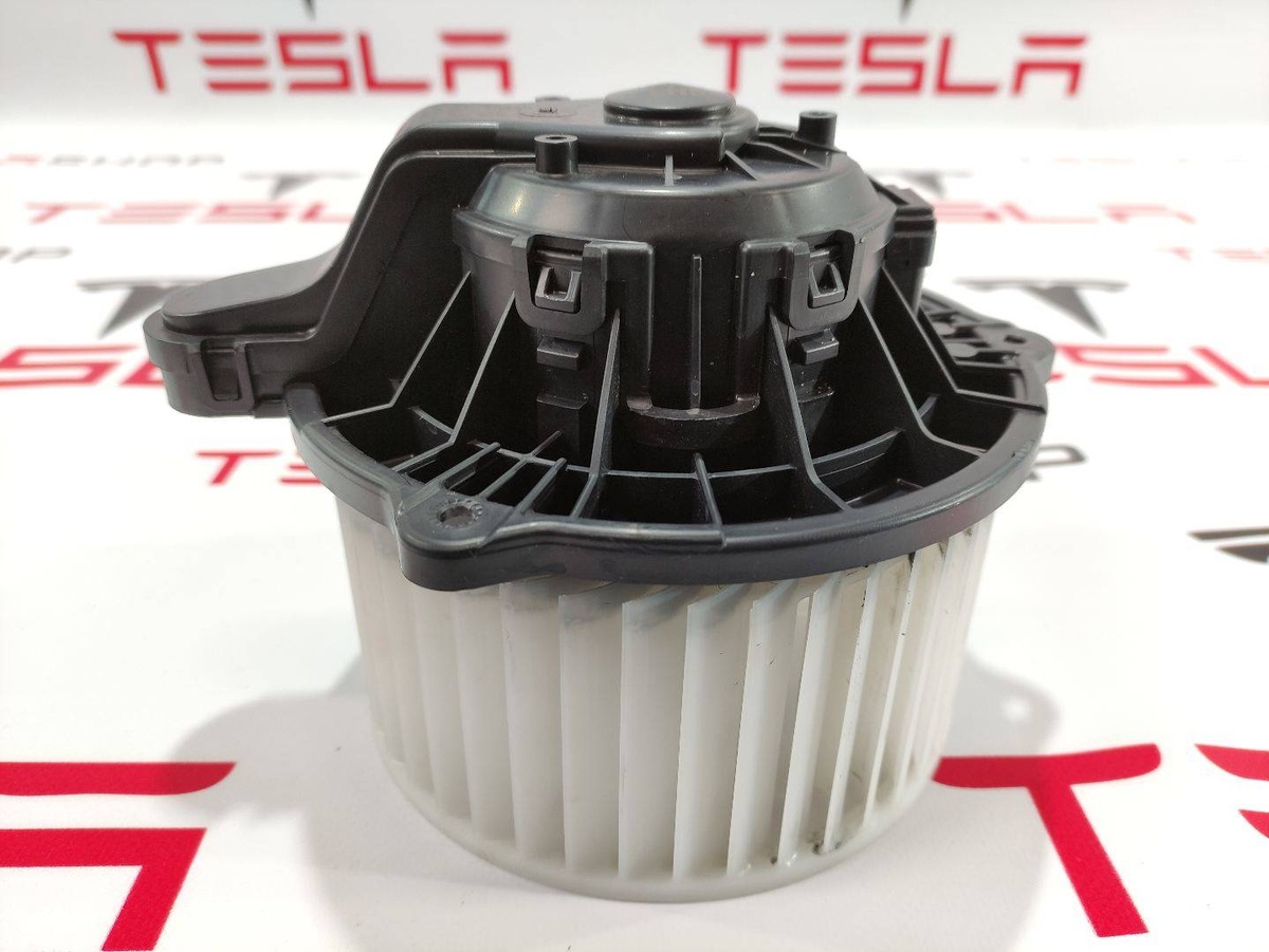 Моторчик печки к Tesla Model S 2015