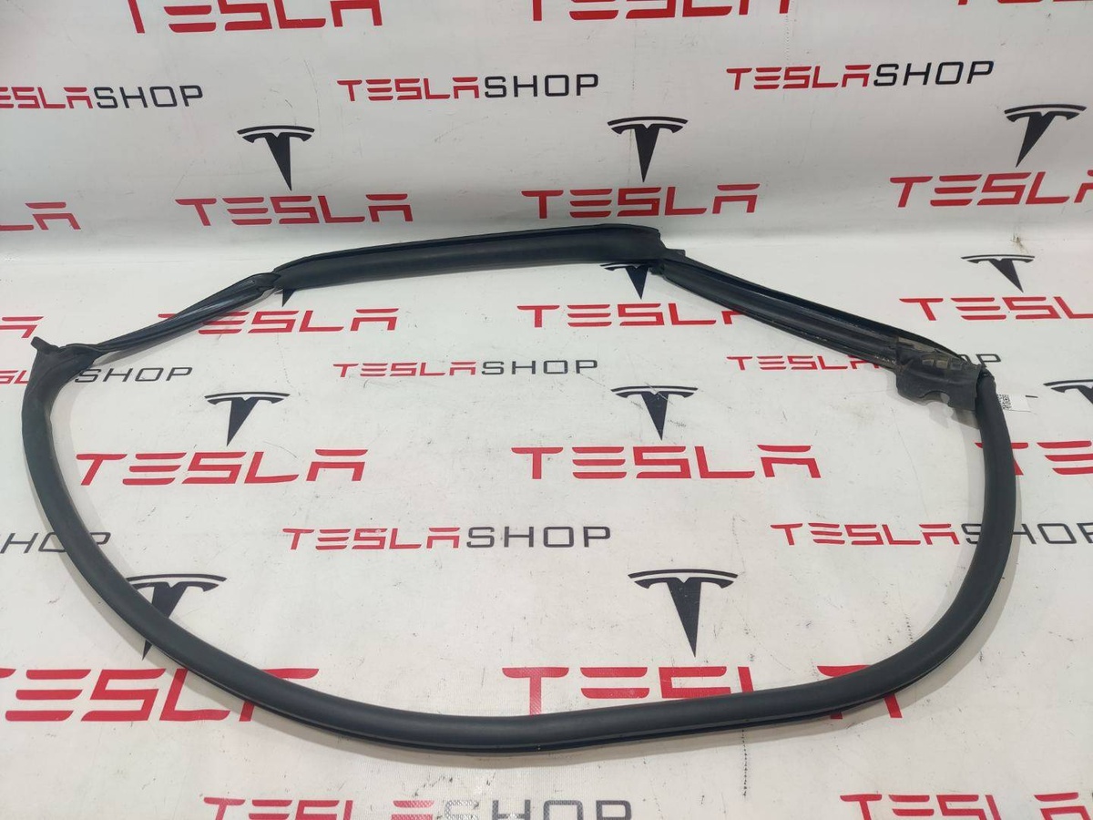 Уплотнитель к Tesla Model S 2014
