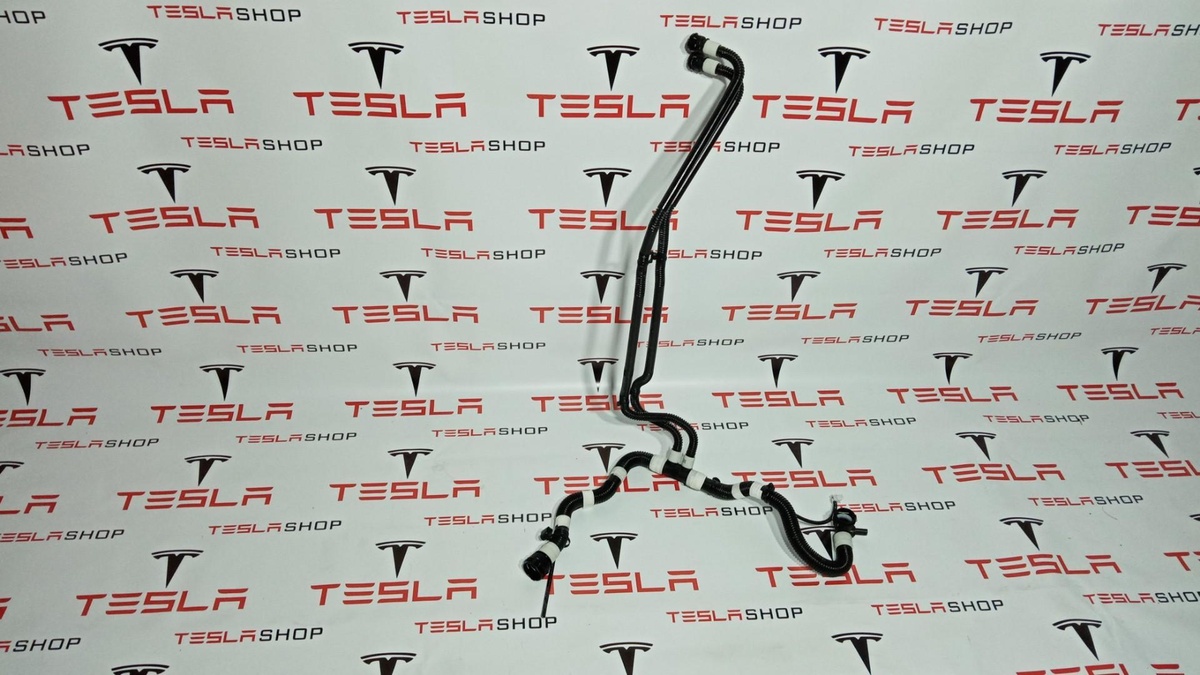 Патрубок радиатора к Tesla Model 3 2019