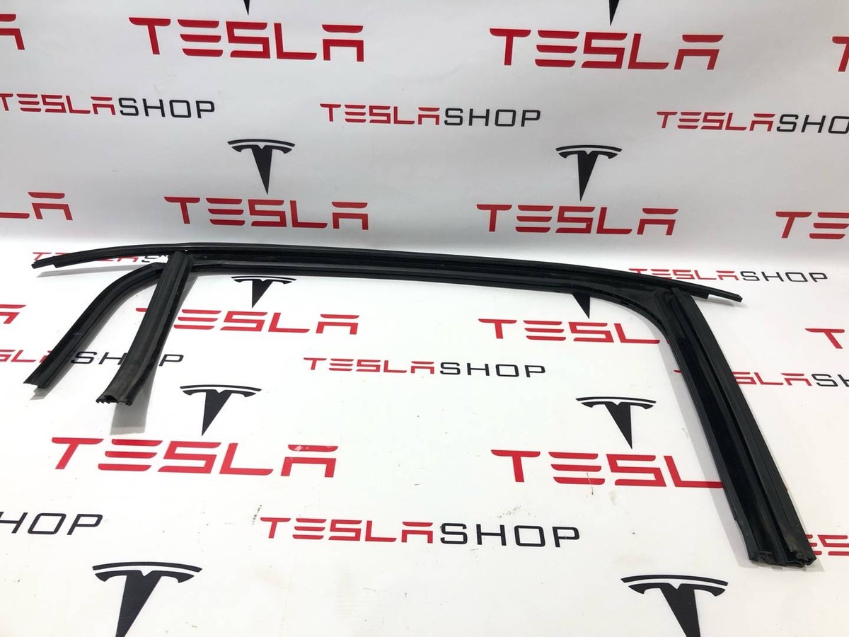 Уплотнитель двери сдвижной к Tesla Model X 2019