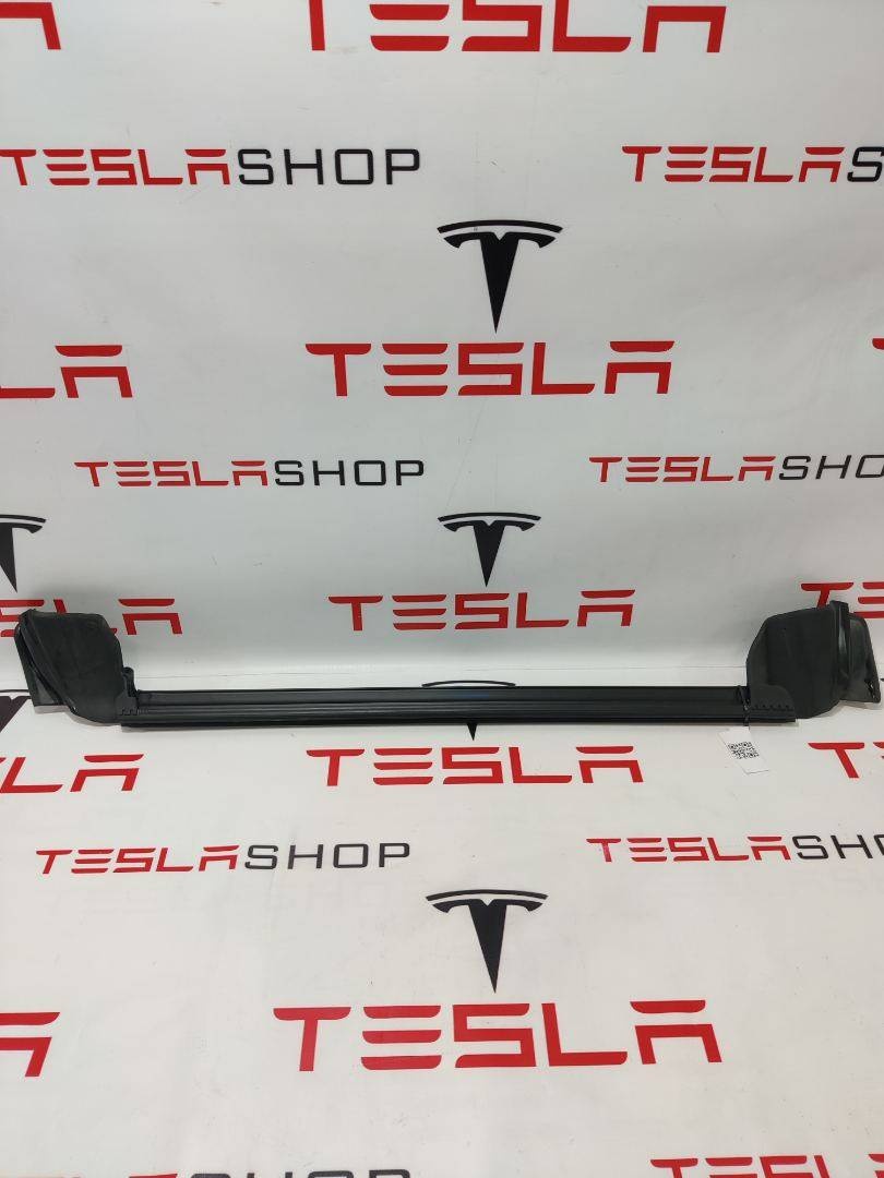 Уплотнитель к Tesla Model Y 2021