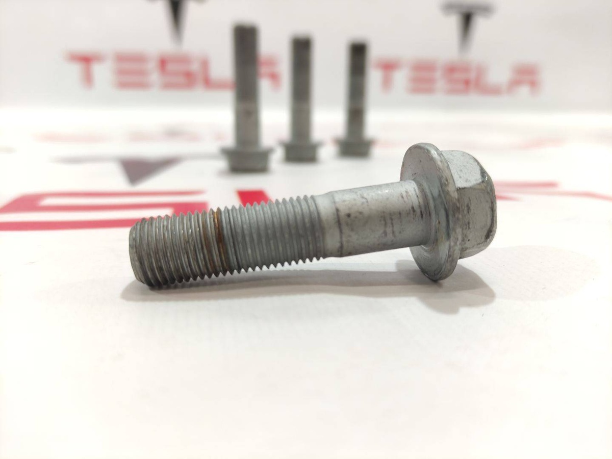 Болт к Tesla Model S 2022