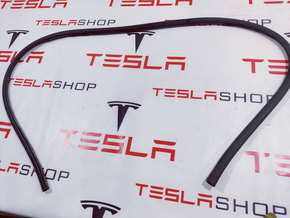 Уплотнитель к Tesla Model X 2019