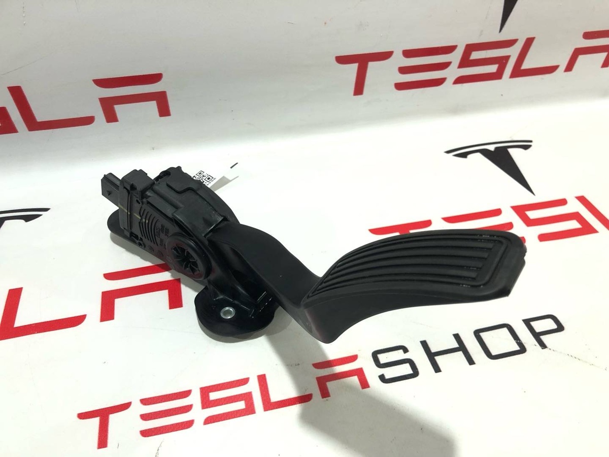 Педаль газа к Tesla Model S 2014