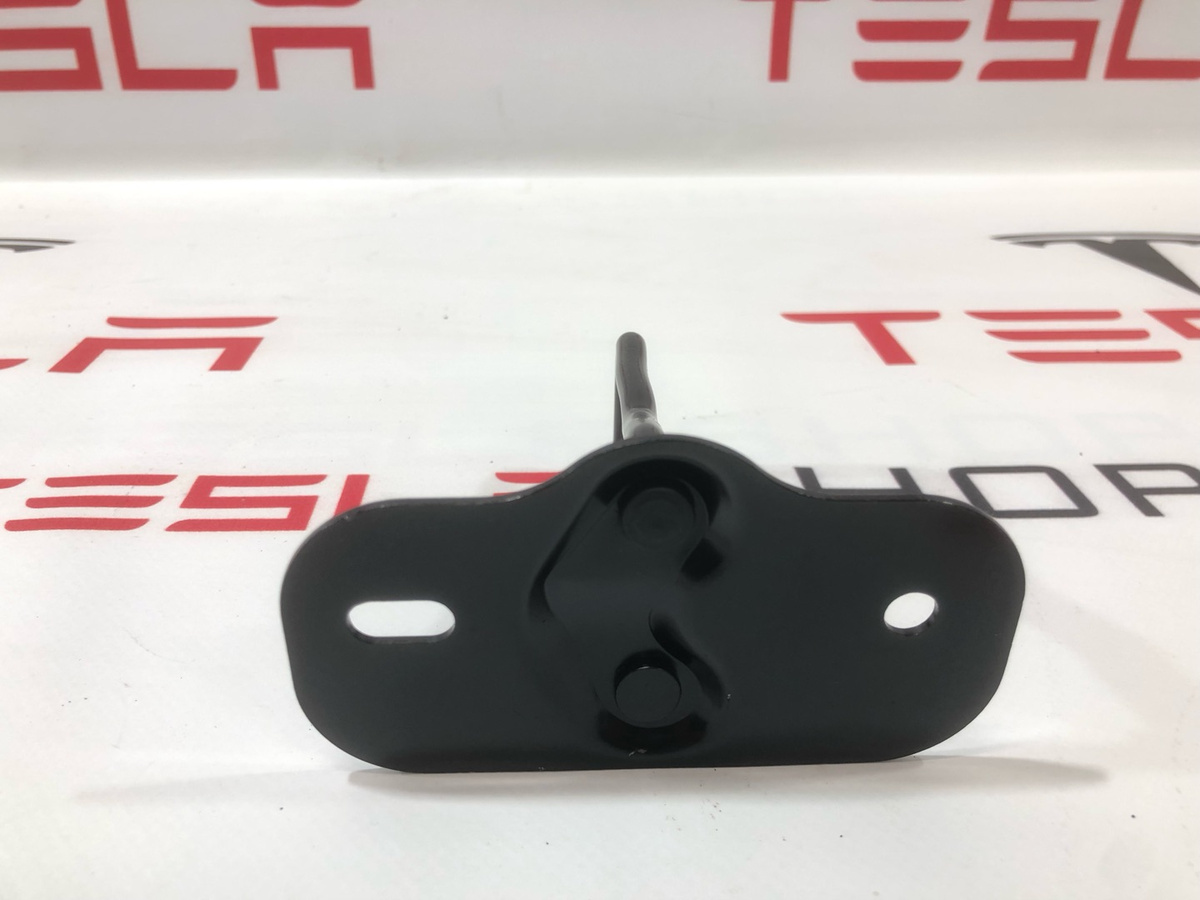 Петля двери к Tesla Model 3 2019