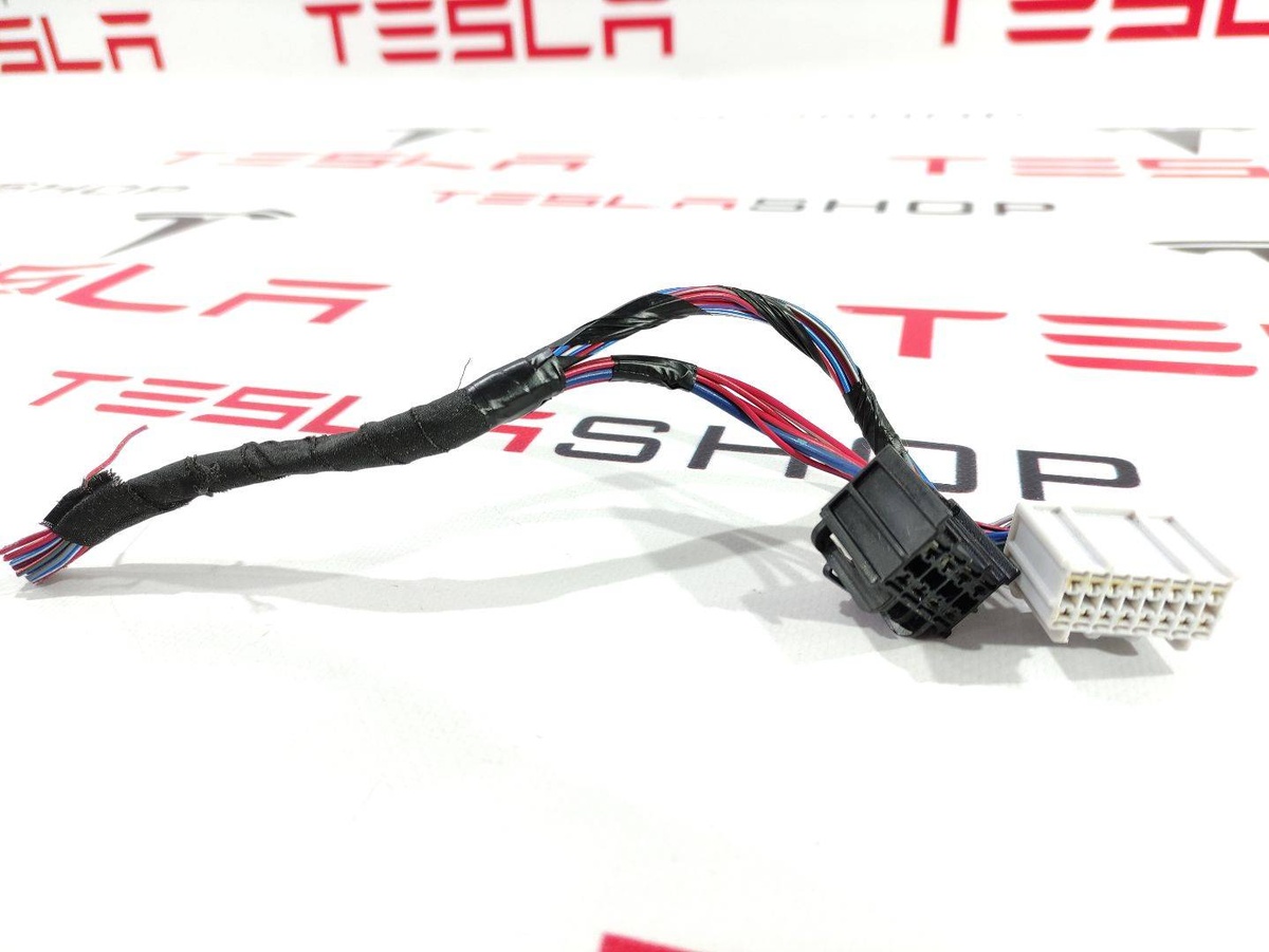Разъем (фишка) проводки к Tesla Model S 2018