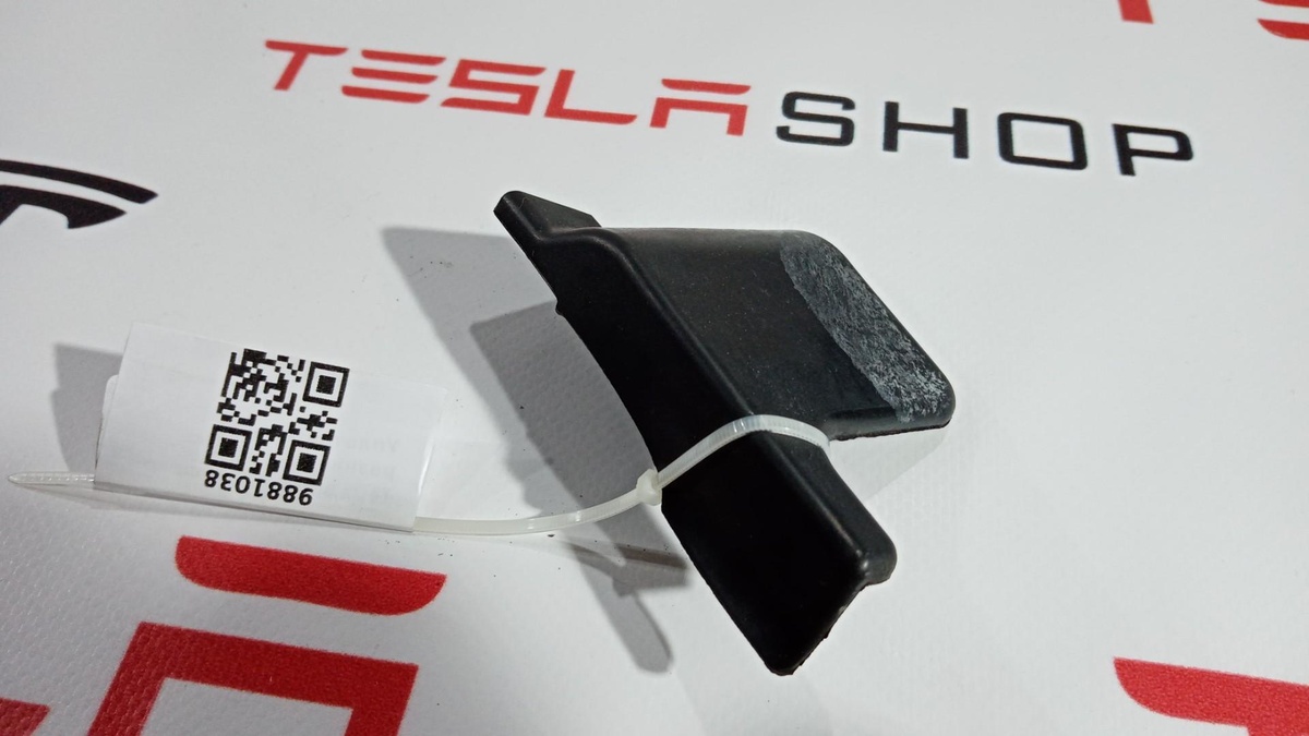 Уплотнитель к Tesla Model S 2015