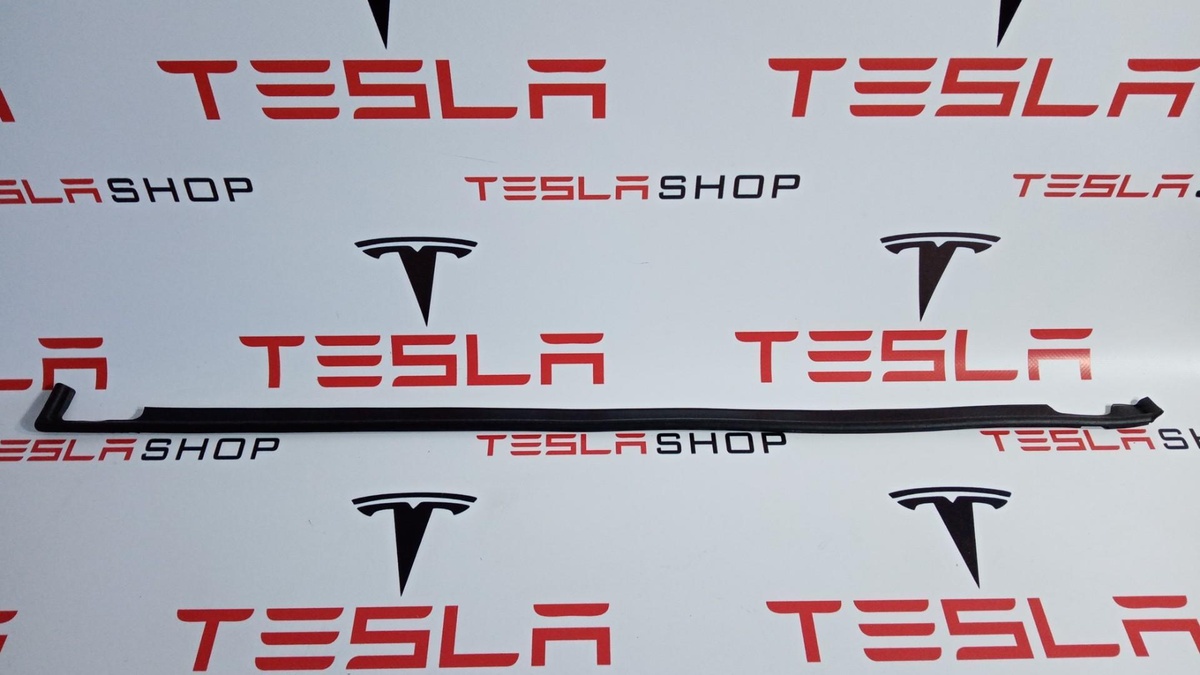 Уплотнитель двери сдвижной к Tesla Model X 2020