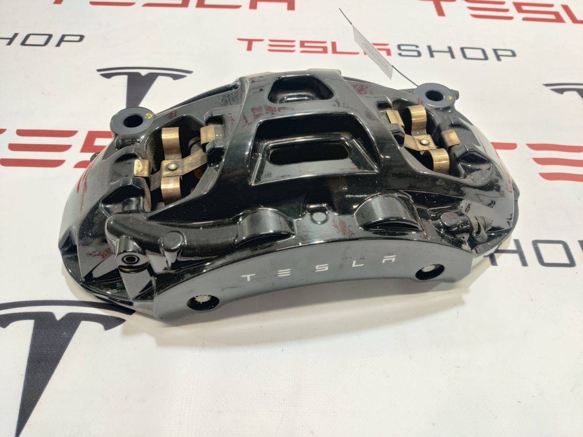 Суппорт передний правый к Tesla Model S 2021