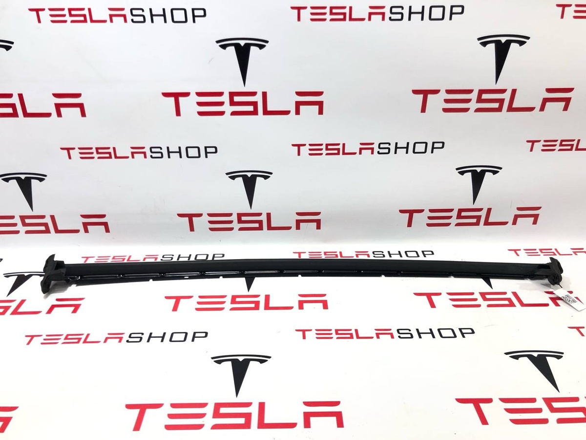 Уплотнитель к Tesla Model X 2018