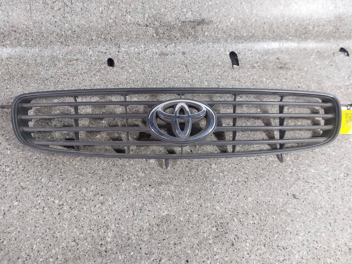 Решетка радиатора к Toyota Corolla Verso 2000