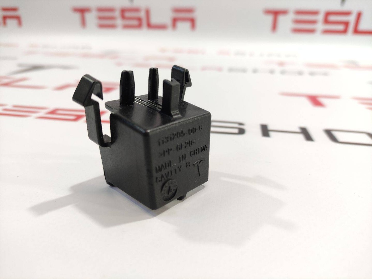 Клипса к Tesla Model 3 2018