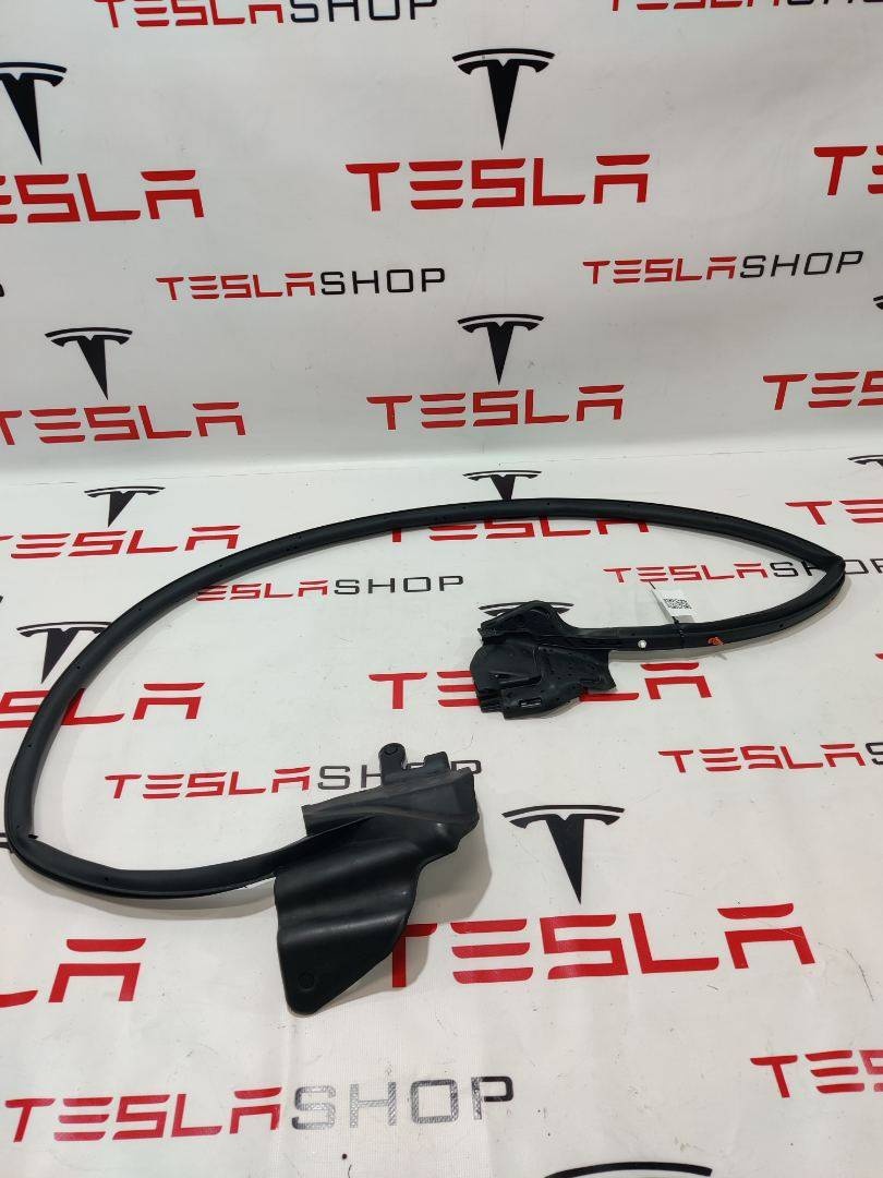 Уплотнитель к Tesla Model S 2022