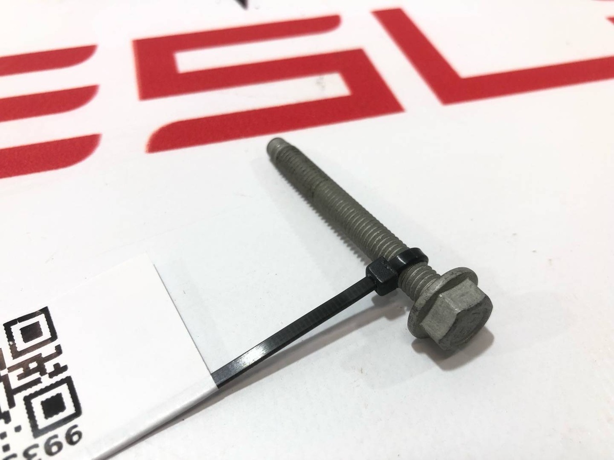 Болт к Tesla Model Y 2021