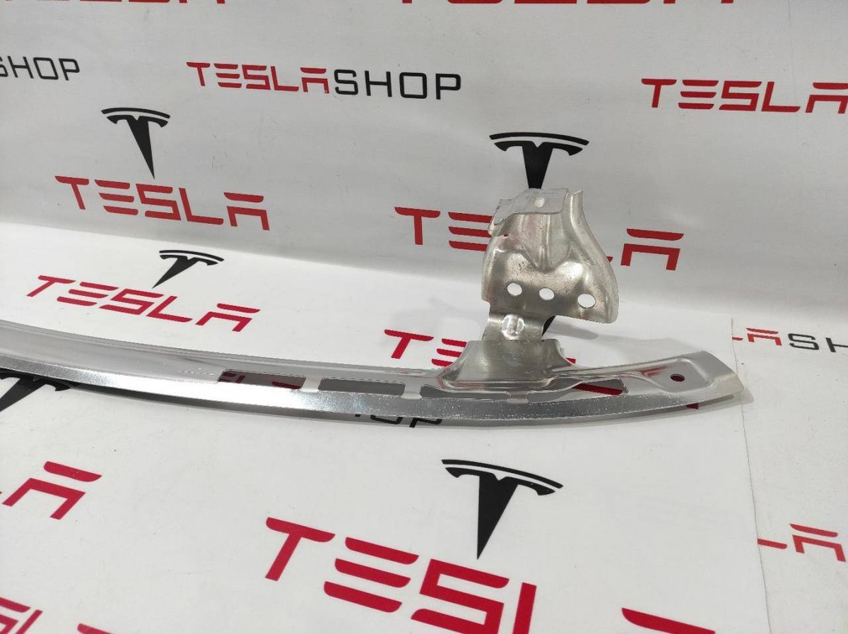 Усилитель бампера к Tesla Model Y 2020