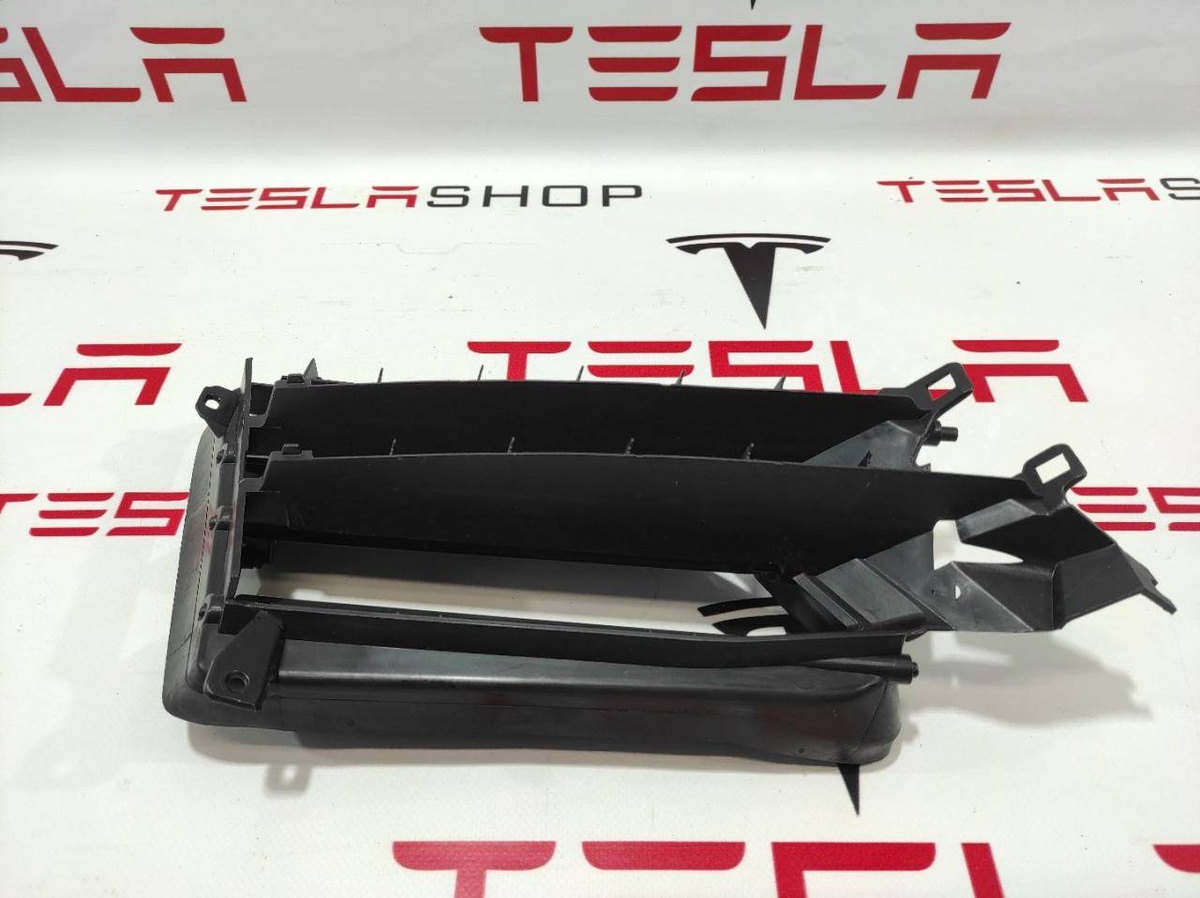 Моторчик жалюзи к Tesla Model S 2017