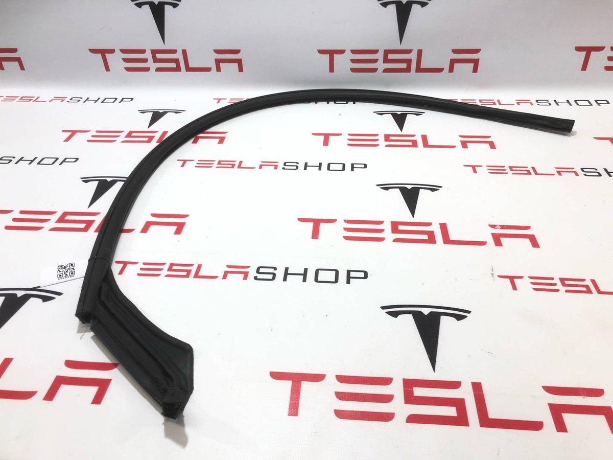Уплотнитель к Tesla Model X 2019