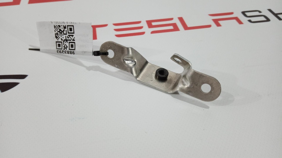Кронштейн к Tesla Model S 2014