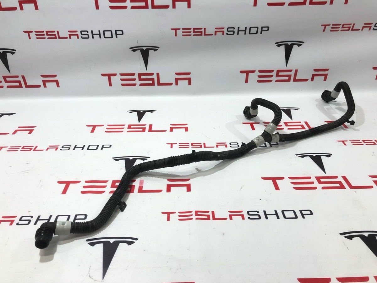 Патрубок радиатора к Tesla Model S 2021
