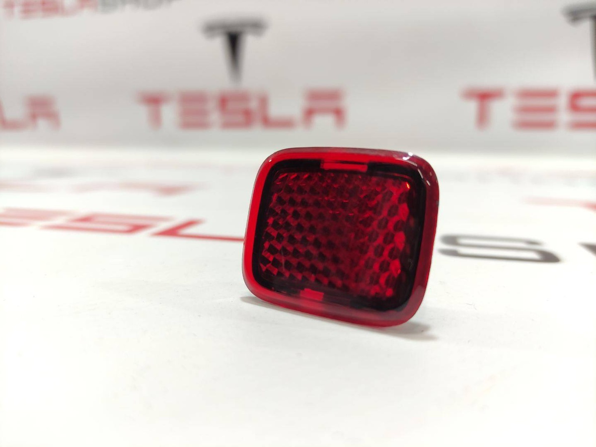 Отражатель фары к Tesla Model 3 2019