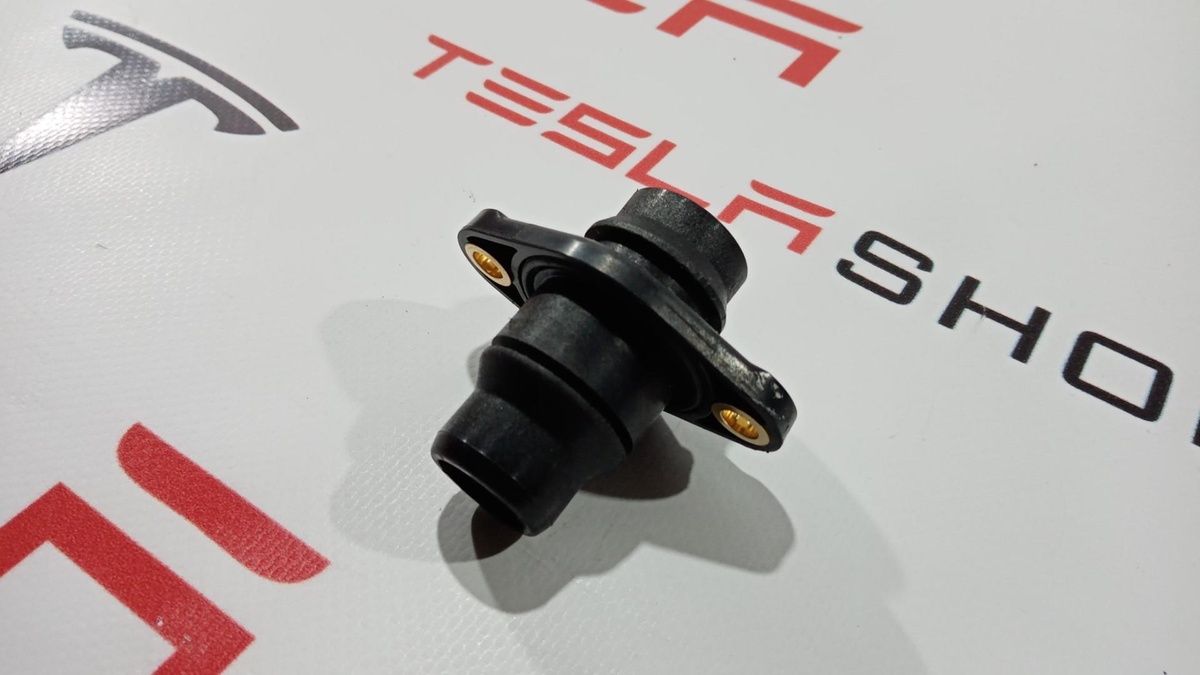 Штуцер к Tesla Model 3 2019