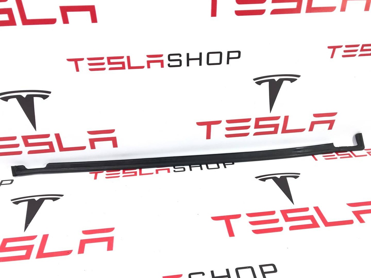 Уплотнитель двери сдвижной к Tesla Model X 2017