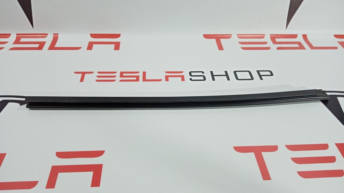 Уплотнитель к Tesla Model S 2014