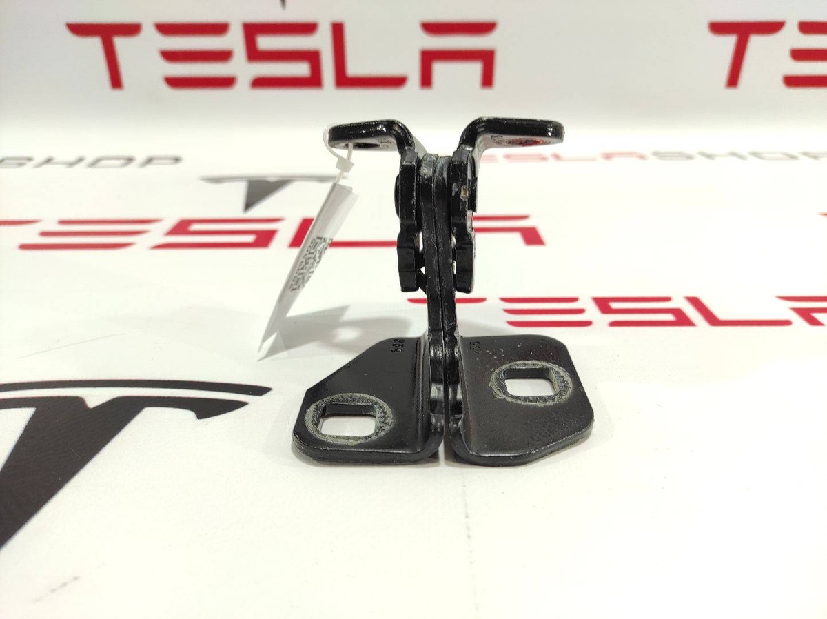 Петля двери к Tesla Model S 2016