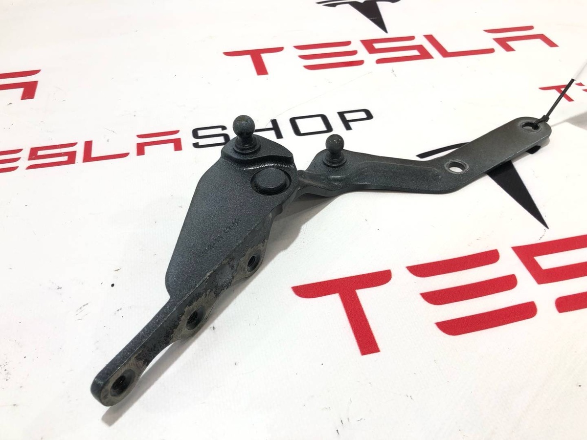 Петля двери к Tesla Model X 2019
