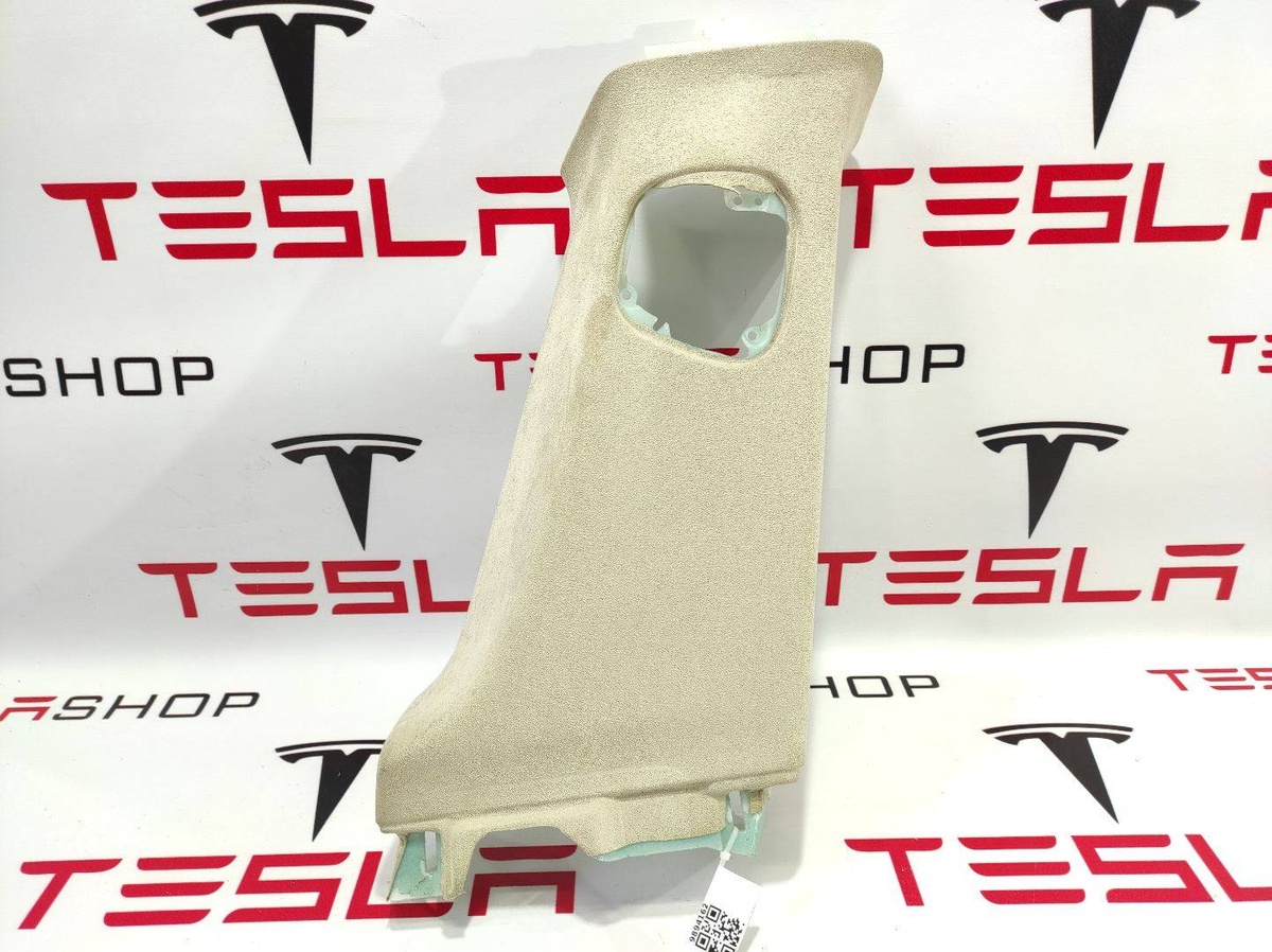 Обшивка стойки к Tesla Model S 2016