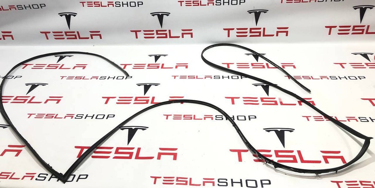 Уплотнитель стекла лобового к Tesla Model X 2019