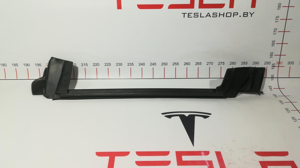 Уплотнитель к Tesla Model 3 2019